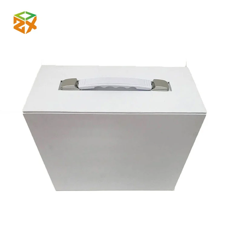 Confezione regalo in cartone bianco
